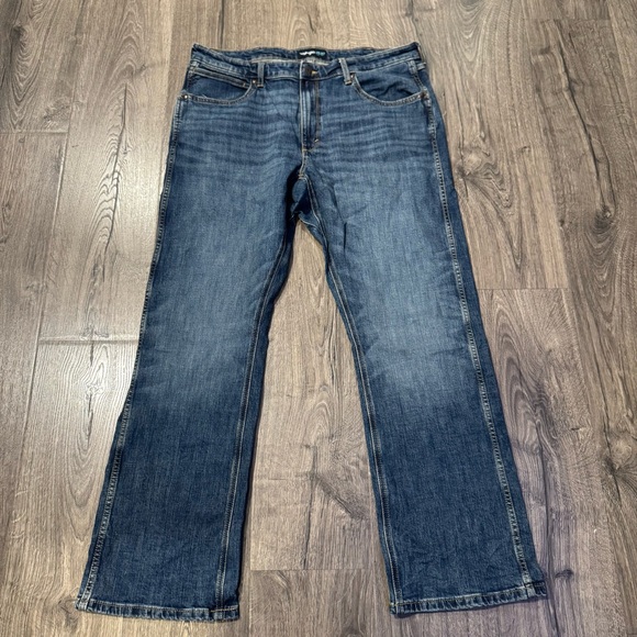 Wrangler peak comfort relaxed boot Men's Classic Blue Straight Jeans size 36x32 - Picture 8 of 15